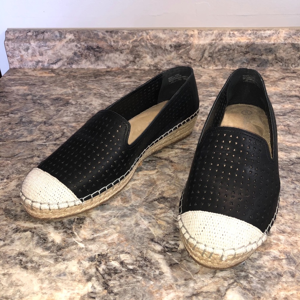 Bella Vita Channing Espadrille Leather Flat Black